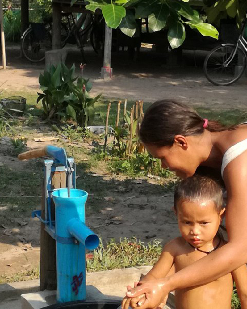 Ein Brunnen in Kambodscha, den die reu gmbh aufgebaut hat